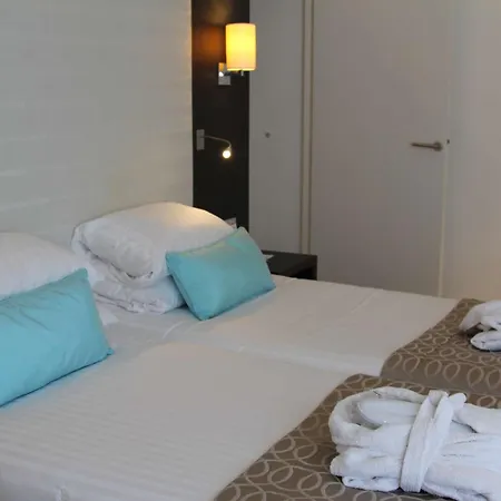 Best Western Plus Hotel Carlton Annecy-3