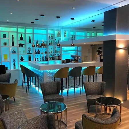 Best Western Plus Hotel Carlton Annecy-3
